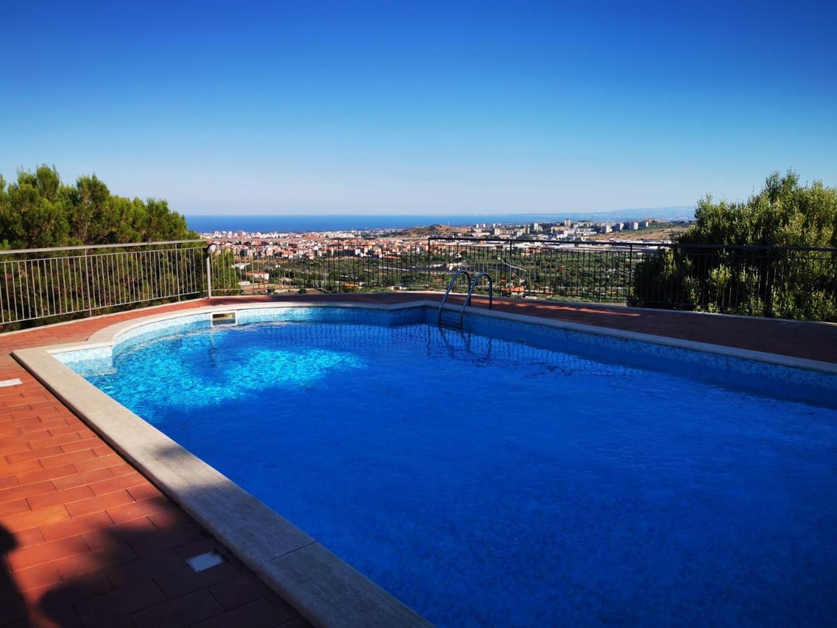 Holiday Flower Villa Panoramica Sul Golfo Di Catania مستربيانكو المظهر الخارجي الصورة