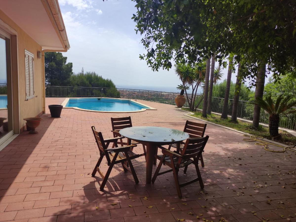 Holiday Flower Villa Panoramica Sul Golfo Di Catania مستربيانكو المظهر الخارجي الصورة