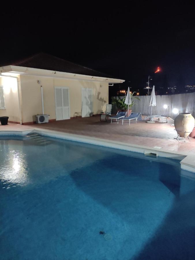Holiday Flower Villa Panoramica Sul Golfo Di Catania مستربيانكو المظهر الخارجي الصورة
